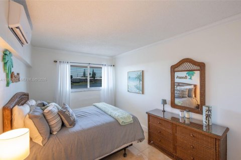 Купить кондоминиум в Халландейл-Бич, Флорида 2 спальни, 78.78м2, № 2054780 - фото 5