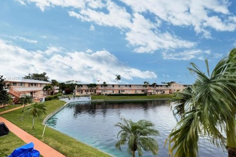 Купить кондоминиум в Халландейл-Бич, Флорида 2 спальни, 78.78м2, № 2054780 - фото 17