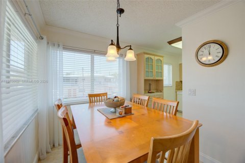 Купить кондоминиум в Халландейл-Бич, Флорида 2 спальни, 78.78м2, № 2054780 - фото 3