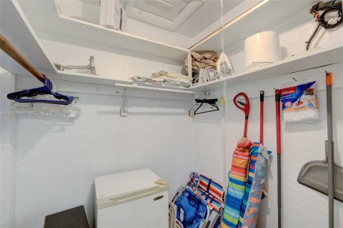 Купить кондоминиум в Халландейл-Бич, Флорида 2 спальни, 78.78м2, № 2054780 - фото 16