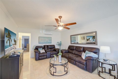 Купить кондоминиум в Халландейл-Бич, Флорида 2 спальни, 78.78м2, № 2054780 - фото 6