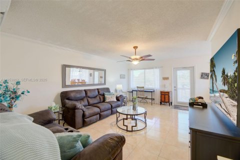 Купить кондоминиум в Халландейл-Бич, Флорида 2 спальни, 78.78м2, № 2054780 - фото 8