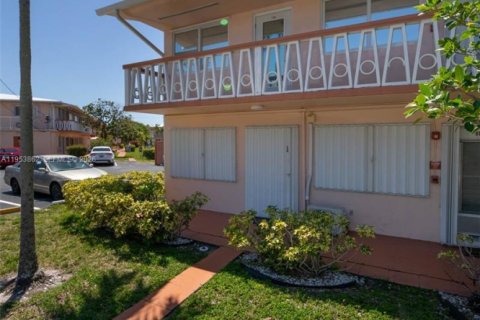 Купить кондоминиум в Халландейл-Бич, Флорида 2 спальни, 78.78м2, № 2054780 - фото 25