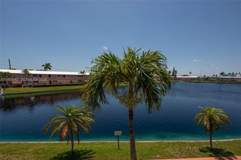 Купить кондоминиум в Халландейл-Бич, Флорида 2 спальни, 78.78м2, № 2054780 - фото 19