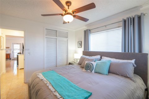 Купить кондоминиум в Халландейл-Бич, Флорида 2 спальни, 78.78м2, № 2054780 - фото 12