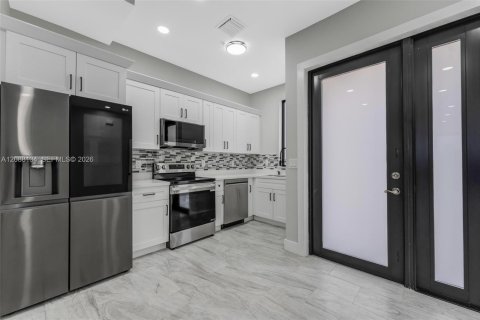 Propiedad comercial en venta en Miami, Florida, 409.42 m2 № 2363867 - foto 27