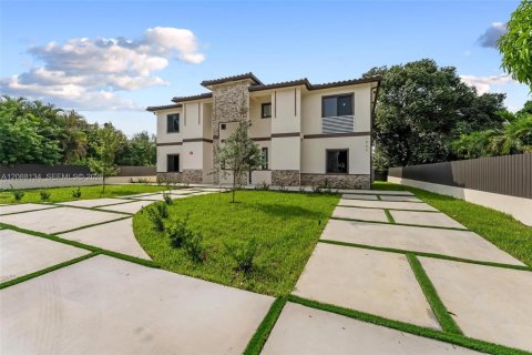 Propiedad comercial en venta en Miami, Florida, 409.42 m2 № 2363867 - foto 14