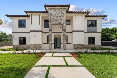 Propiedad comercial en Miami, Florida 409.42 m2 № 2363867