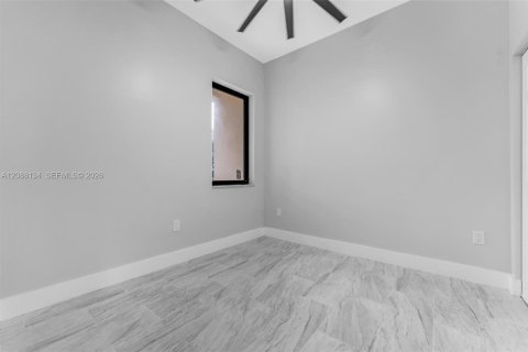 Propiedad comercial en venta en Miami, Florida, 409.42 m2 № 2363867 - foto 5