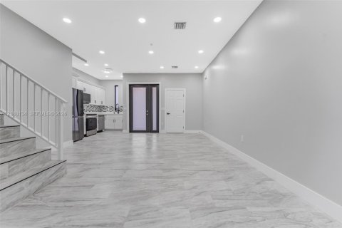 Propiedad comercial en venta en Miami, Florida, 409.42 m2 № 2363867 - foto 23