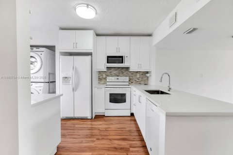 Touwnhouse à louer à Miami, Floride: 2 chambres, 119.38 m2 № 1946421 - photo 4