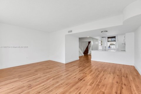 Touwnhouse à louer à Miami, Floride: 2 chambres, 119.38 m2 № 1946421 - photo 2