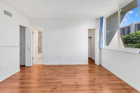 Touwnhouse à louer à Miami, Floride: 2 chambres, 119.38 m2 № 1946421 - photo 14