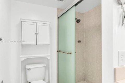 Touwnhouse à louer à Miami, Floride: 2 chambres, 119.38 m2 № 1946421 - photo 23