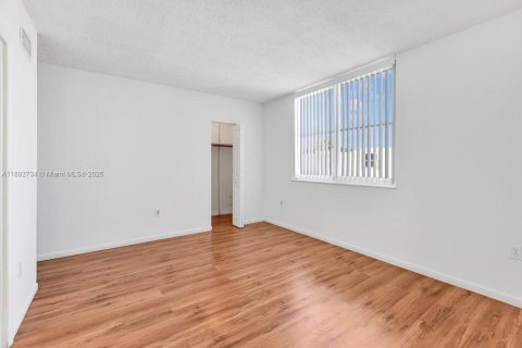 Touwnhouse à louer à Miami, Floride: 2 chambres, 119.38 m2 № 1946421 - photo 21