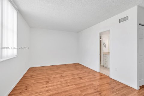 Touwnhouse à louer à Miami, Floride: 2 chambres, 119.38 m2 № 1946421 - photo 20
