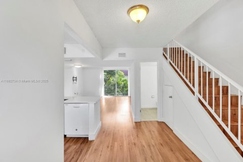 Touwnhouse à louer à Miami, Floride: 2 chambres, 119.38 m2 № 1946421 - photo 9
