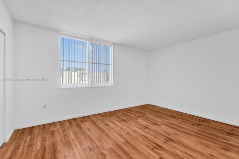 Touwnhouse à louer à Miami, Floride: 2 chambres, 119.38 m2 № 1946421 - photo 19