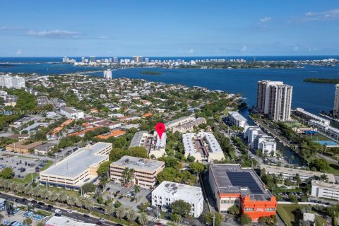 Touwnhouse à louer à Miami, Floride: 2 chambres, 119.38 m2 № 1946421 - photo 1