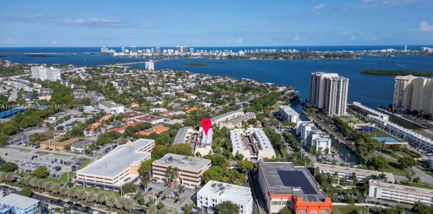 Touwnhouse à Miami, Floride 2 chambres, 119.38 m2 № 1946421