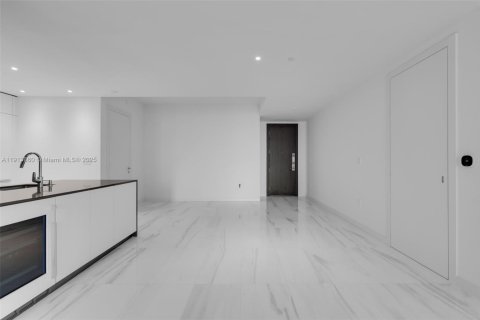 Condo in Miami, Florida, 2 bedrooms  № 2053916 - photo 7