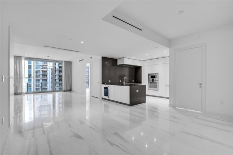 Condo in Miami, Florida, 2 bedrooms  № 2053916 - photo 3