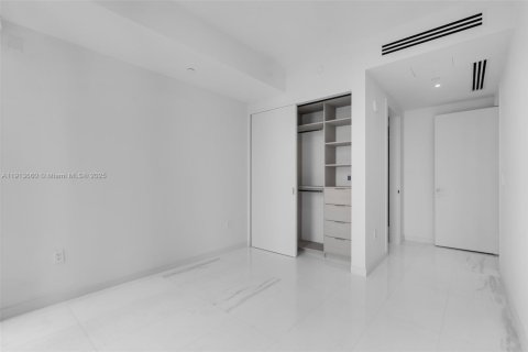 Condo in Miami, Florida, 2 bedrooms  № 2053916 - photo 20