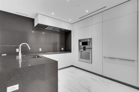 Condo in Miami, Florida, 2 bedrooms  № 2053916 - photo 9