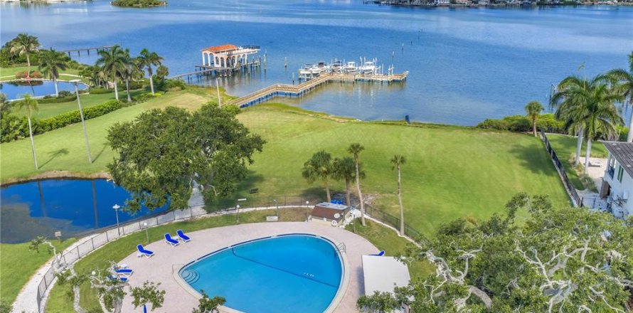 Condo à Largo, Floride, 3 chambres № 2239778