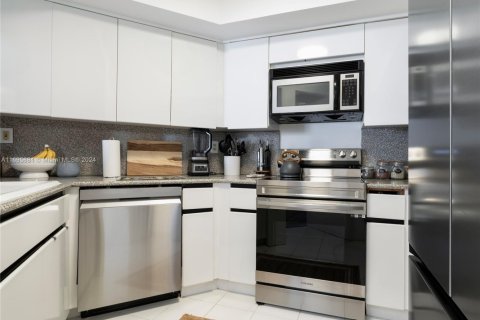Copropriété à vendre à Miami Beach, Floride: 2 chambres, 109.62 m2 № 1938213 - photo 10