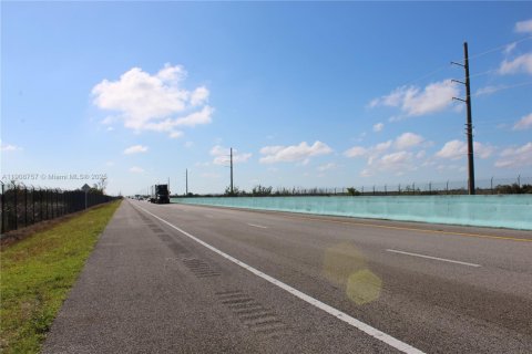 Commercial property in Florida City, Florida № 2082112 - photo 9