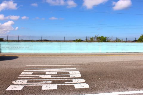 Commercial property in Florida City, Florida № 2082112 - photo 11