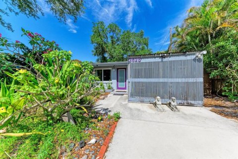 House in Sarasota, Florida 2 bedrooms, 93.65 sq.m. № 2142472 - photo 3