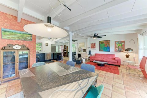 House in Sarasota, Florida 2 bedrooms, 93.65 sq.m. № 2142472 - photo 11