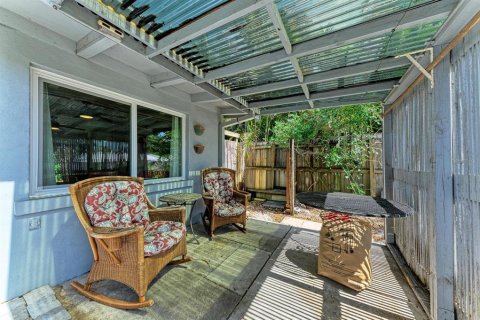 House in Sarasota, Florida 2 bedrooms, 93.65 sq.m. № 2142472 - photo 2