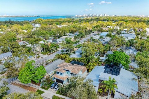 House in Sarasota, Florida 2 bedrooms, 93.65 sq.m. № 2142472 - photo 23