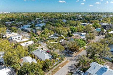 House in Sarasota, Florida 2 bedrooms, 93.65 sq.m. № 2142472 - photo 16