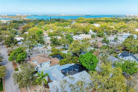 House in Sarasota, Florida 2 bedrooms, 93.65 sq.m. № 2142472 - photo 24