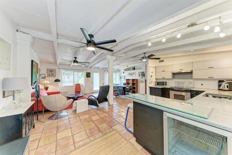 House in Sarasota, Florida 2 bedrooms, 93.65 sq.m. № 2142472 - photo 6