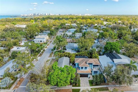 House in Sarasota, Florida 2 bedrooms, 93.65 sq.m. № 2142472 - photo 22