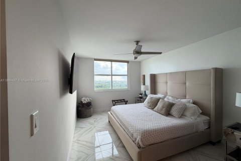 Купить кондоминиум в Санни-Айлс-Бич, Флорида 1 спальня, 70.79м2, № 1947121 - фото 17