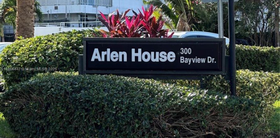 Кондоминиум с 1 спальней в Санни-Айлс-Бич, Флорида № 1947121