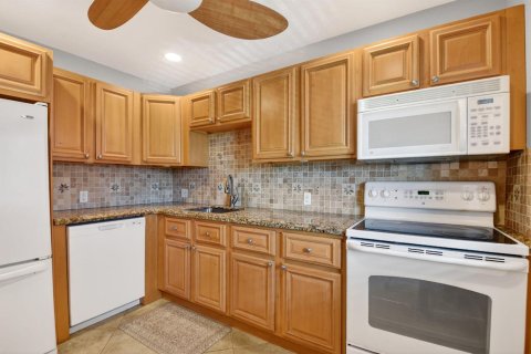 Condo in Lake Worth, Florida, 2 bedrooms  № 2245568 - photo 8