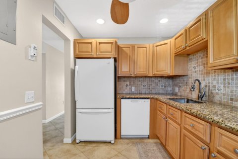 Condo in Lake Worth, Florida, 2 bedrooms  № 2245568 - photo 7