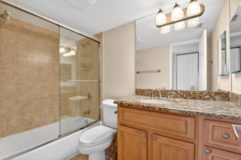 Condo in Lake Worth, Florida, 2 bedrooms  № 2245568 - photo 18