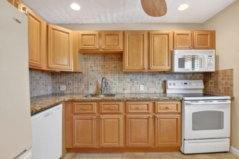 Condo in Lake Worth, Florida, 2 bedrooms  № 2245568 - photo 9