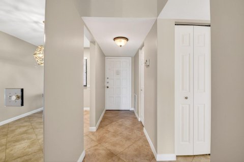 Condo in Lake Worth, Florida, 2 bedrooms  № 2245568 - photo 11