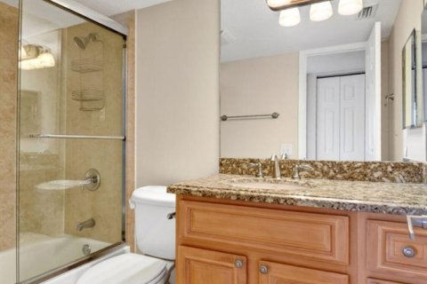 Condo in Lake Worth, Florida, 2 bedrooms  № 2245568 - photo 19