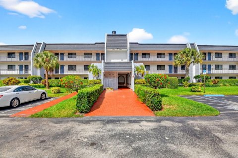 Condo in Lake Worth, Florida, 2 bedrooms  № 2245568 - photo 2