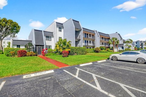 Condo in Lake Worth, Florida, 2 bedrooms  № 2245568 - photo 4